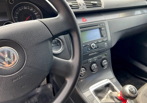 Volkswagen Passat cena 13900 przebieg: 252124, rok produkcji 2006 z Konin małe 106